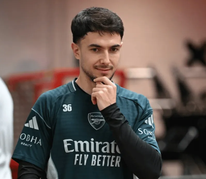 开云官网首页-苏比门迪本场对抗6胜3，2夺回球权2解围，触球37次